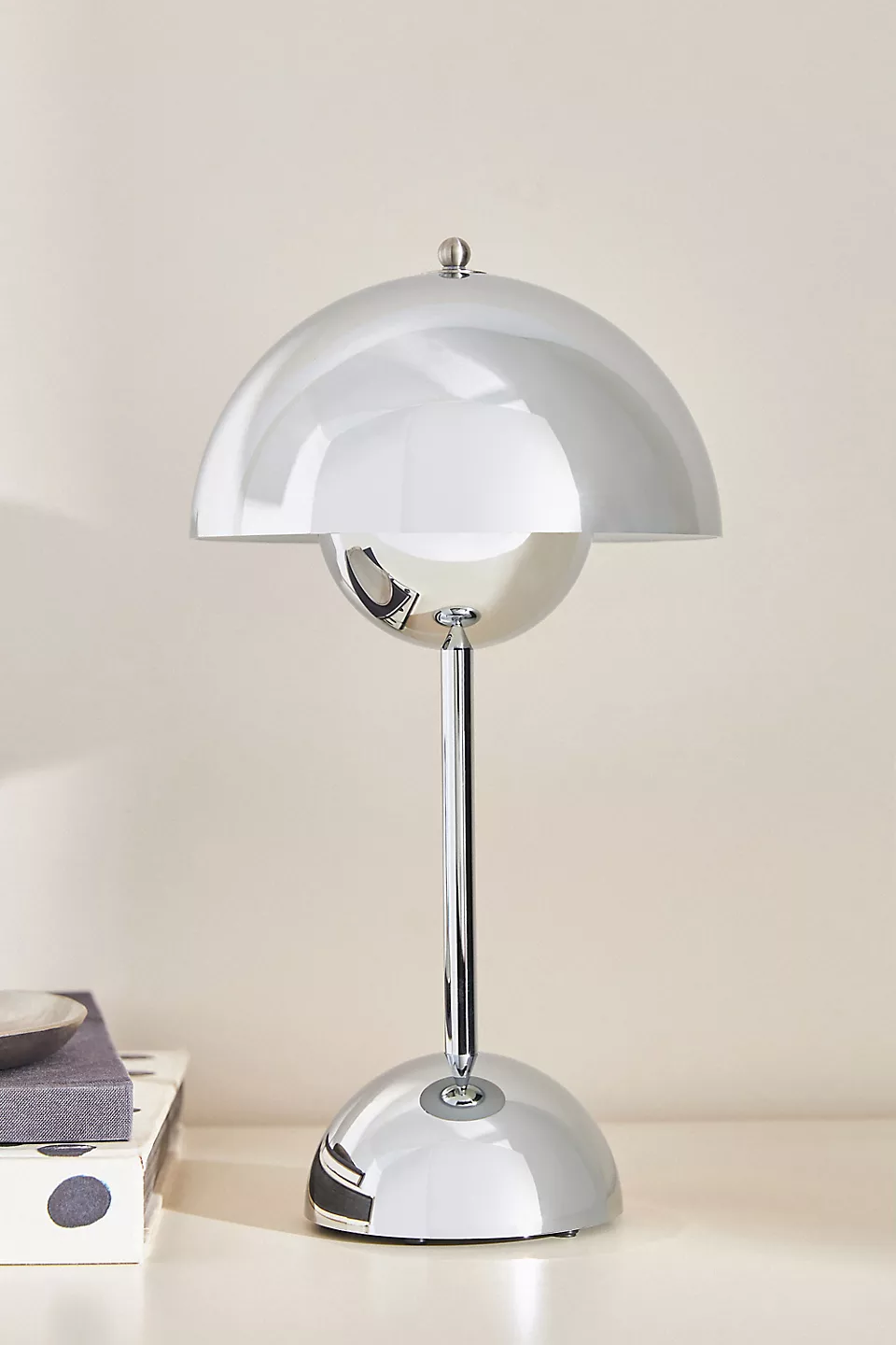 Flowerpot VP9 Cordless Metallic Table Lamp - Photo 2